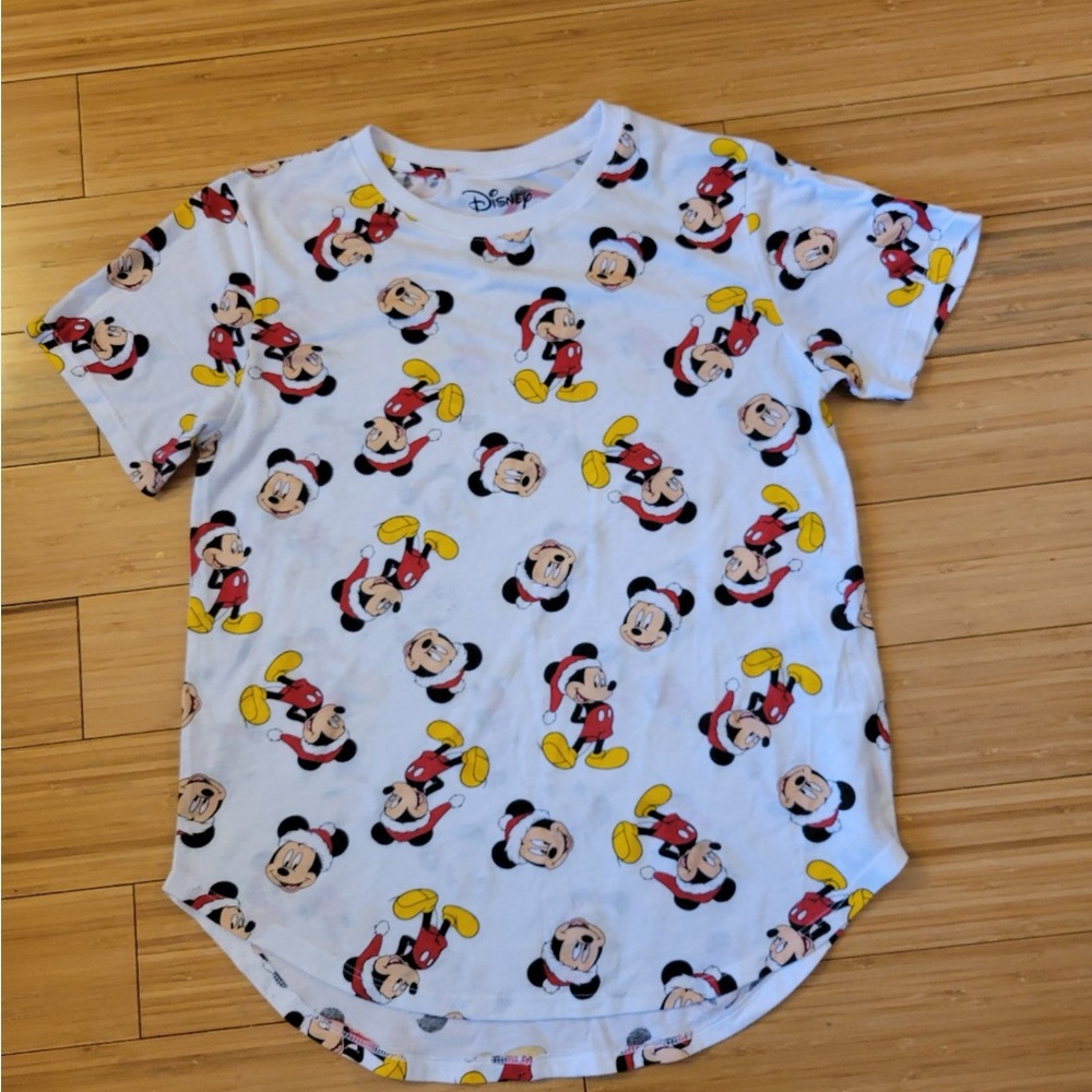 Cute short sleeve Disney Mickey Mouse Santa tshirt youth large
